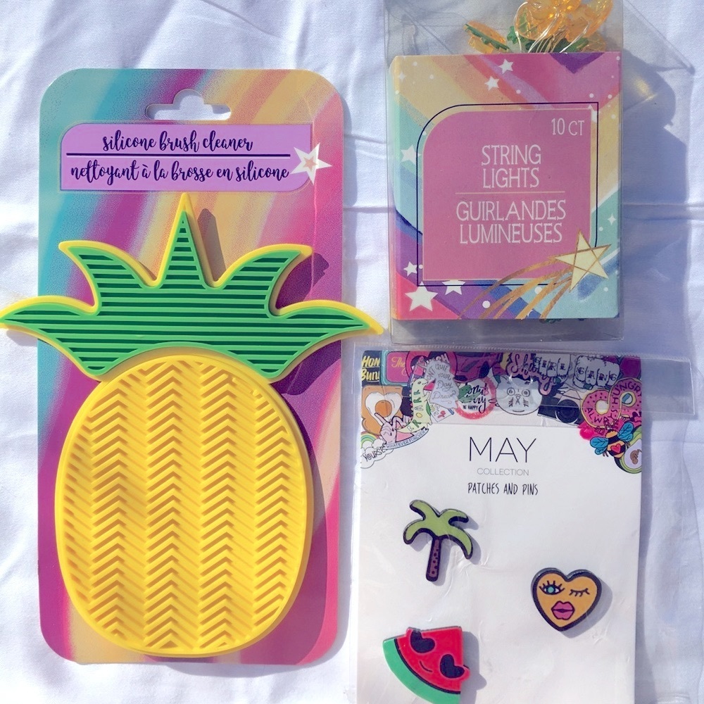 PINEAPPLE String light & PINS!! 5 pc